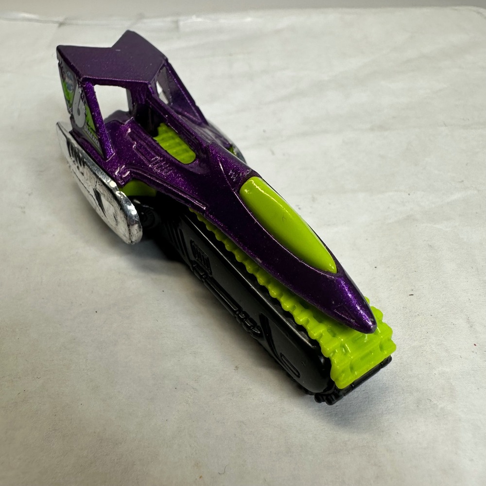 Hot Wheels Tread Air Space Race Purple Green Diecast Tank Car 2009 Mattel 1186 - Picture 3 of 7